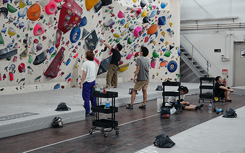 千代田区神田のレンタルオフィス「リタオフィス」のボルダリング設備2