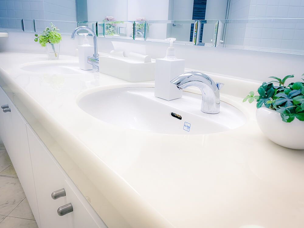 リタオフィスでは男女各洗面所に手洗い消毒用の洗剤とペーパータオルを完備しています。