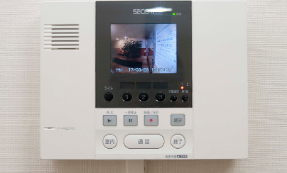 リタオフィス１階レンタルオフィス・ブースの充実した設備（テレビカメラ付きインターフォン）